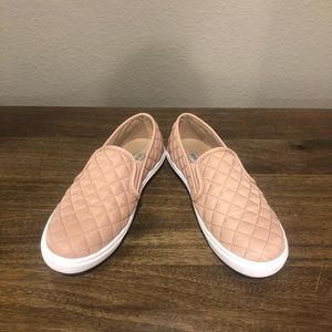 Steve madden blush slip on shoe size 8
